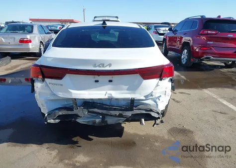 2022 Kia Forte Lxs z USA, uszkodzony, nr VIN 3KPF24AD0NE487356